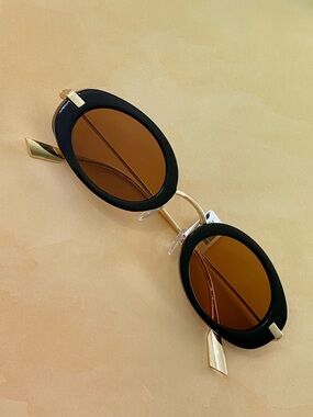 Free People Stylish Black & Gold Oval Women's Sunglasses with Brown Lenses